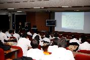 의사로서 본격적인 임상경험 맞이하는 인턴 교육 - 02008 Intern Orientation 이미지